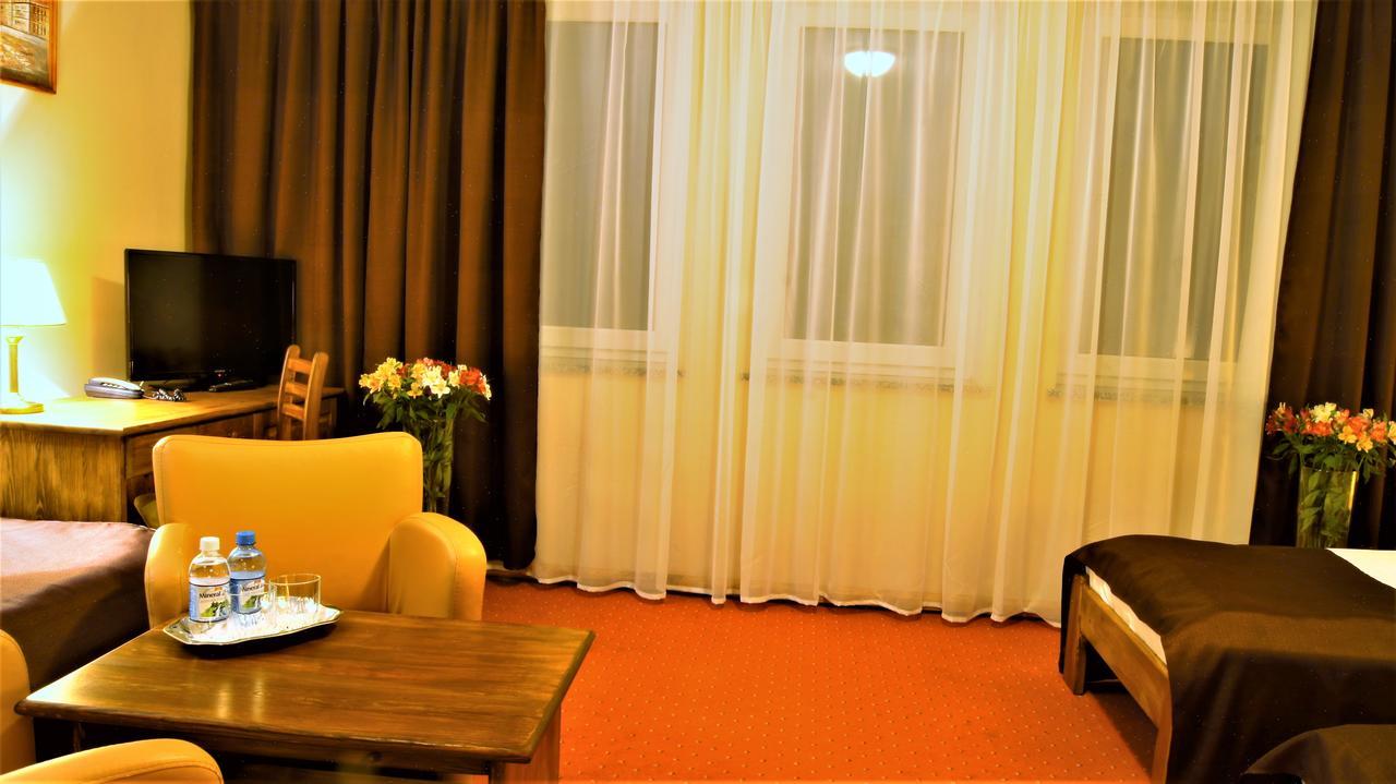 Hotel Metro クウォツコ エクステリア 写真